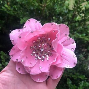 Tarina Tarantino hair clip